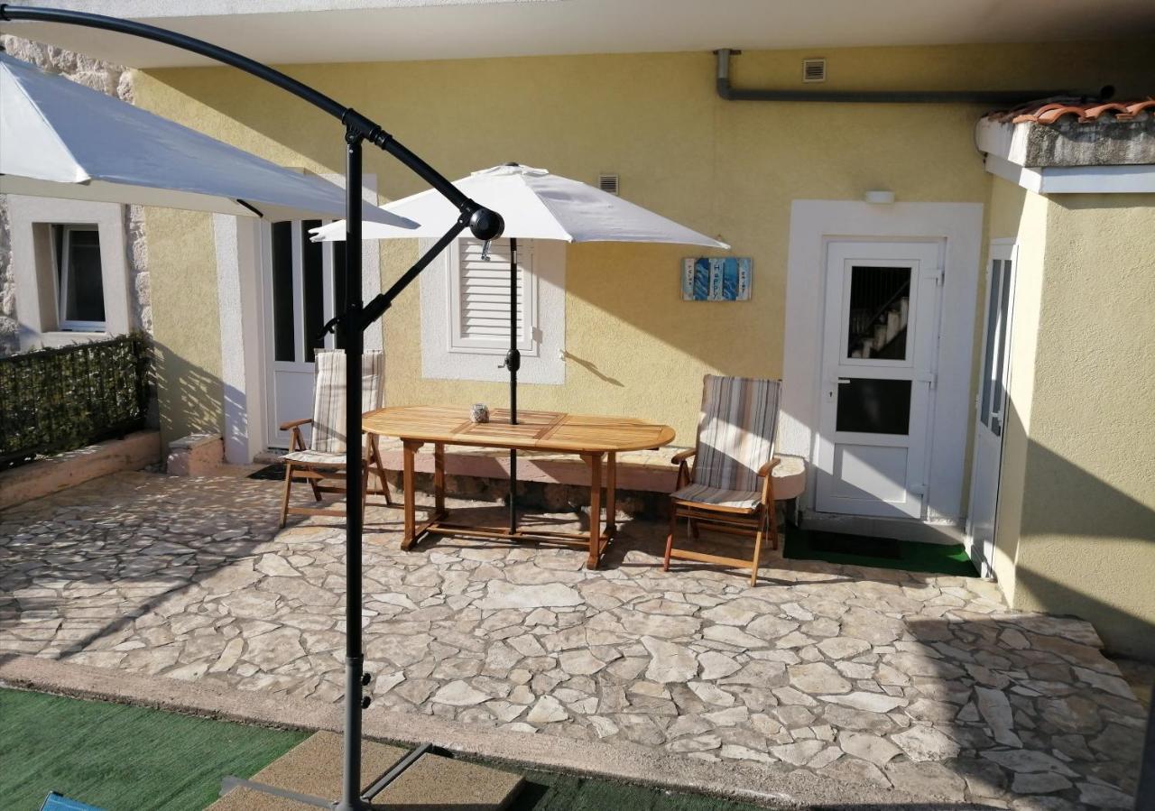 The Happy Apartment Дубровник Екстериор снимка
